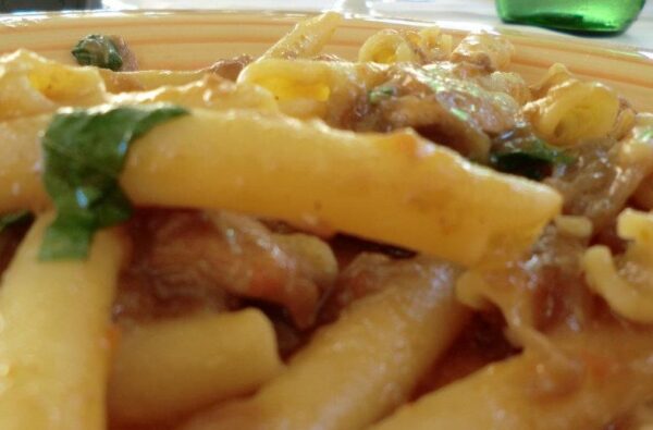 strozzapreti alla genovese con il suo involtino